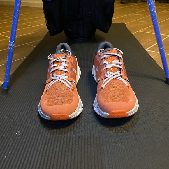 ON CLUD FLYER - Men’s Running Shoes - SIZE 10 - Picture 6 of 11